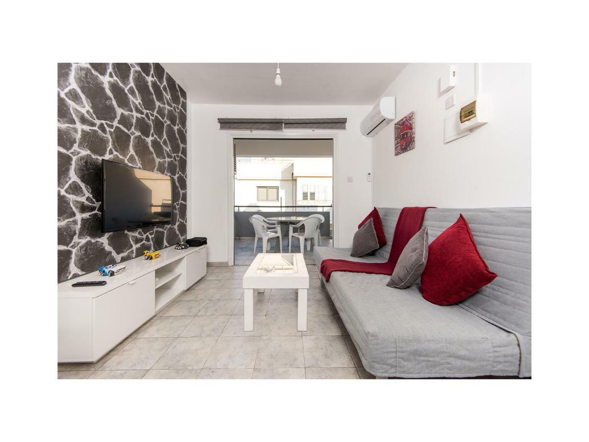 Holiday Apartment Larnaca Exteriör bild